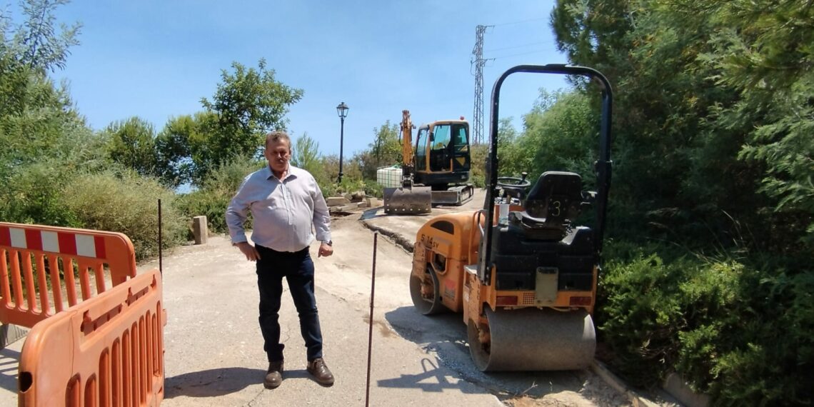 Muñoz visita las obras del vial que comunicará la Finca Cortesín con Doña Julia