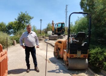 Muñoz visita las obras del vial que comunicará la Finca Cortesín con Doña Julia