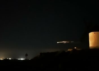 Los restos de un cohete chino pasan por encima y alumbran la madrugada de la Costa del Sol