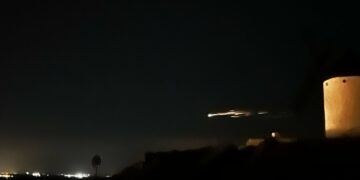 Los restos de un cohete chino pasan por encima y alumbran la madrugada de la Costa del Sol