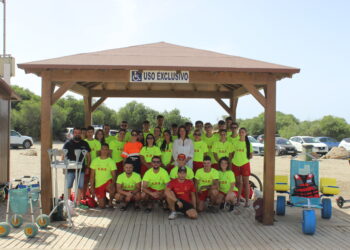 En marcha el servicio de salvamento y de baños asistidos en las playas de Estepona