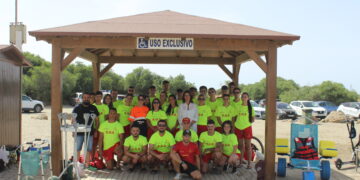 En marcha el servicio de salvamento y de baños asistidos en las playas de Estepona