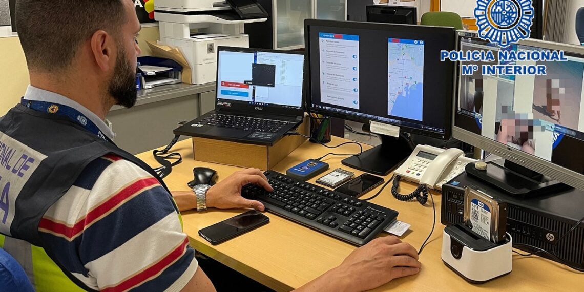 Detenido por espiar a una compañera de trabajo al instalar un software de control remoto en el móvil