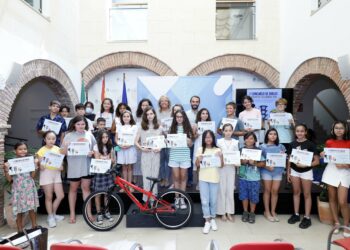 Marbella entrega los premios del concurso escolar de seguridad vial