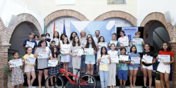 Marbella entrega los premios del concurso escolar de seguridad vial