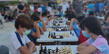 El plan del Ayuntamiento de Estepona con el ajedrez en los colegios llega a un millar de alumnos cada año