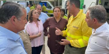 La Junta moviliza a la UME para intentar controlar el incendio en Pujerra