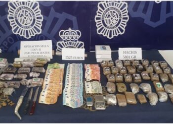 Detenidos tres hermanos por tener un punto de venta de drogas en un domicilio de Fuengirola