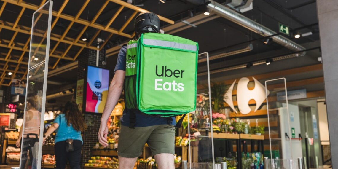 Carrefour y Uber Eats se asocian para llevar la compra a domicilio