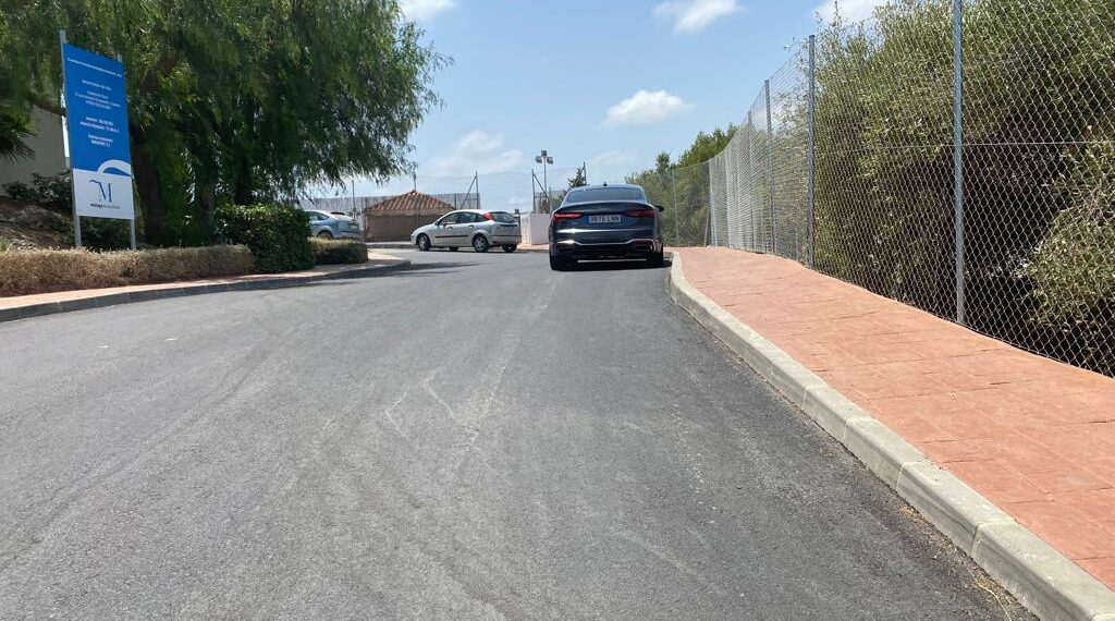 Una pantalla de pilotes de 12 metros de profundidad refuerza la estabilidad de la calle Los Limones en Secadero