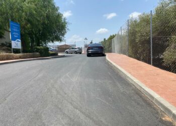 Una pantalla de pilotes de 12 metros de profundidad refuerza la estabilidad de la calle Los Limones en Secadero