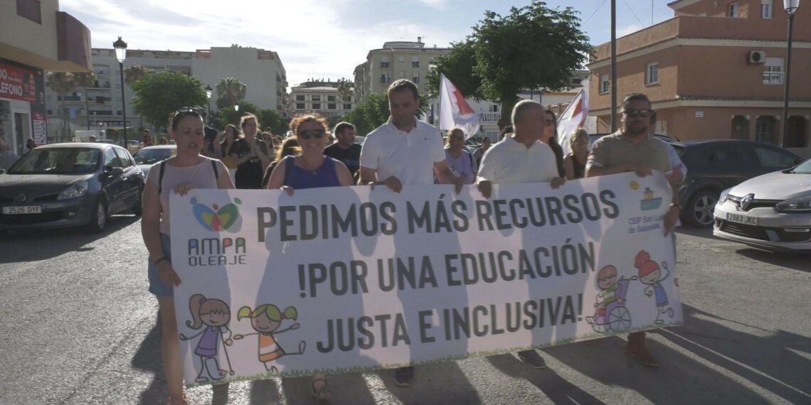 El Ayuntamiento de Manilva apoya las reivindicaciones de AMPA El Oleaje de Sabinillas