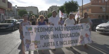 El Ayuntamiento de Manilva apoya las reivindicaciones de AMPA El Oleaje de Sabinillas