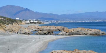Estas son las mejores playas de Manilva para disfrutar en verano
