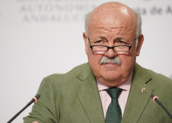 Jesús Aguirre, consejero de salud: «Estamos en pandemia, no podemos relajarnos»