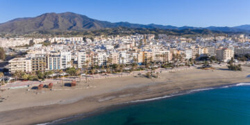 Estepona adjudica el servicio de implantación de cámaras inteligentes controladas por la Policía Local