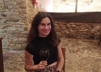 La esteponera Yohana Anaya publica sexto libro, “Pájaros enjaulados”, una colección de 40 biografías de mujeres hondureñas