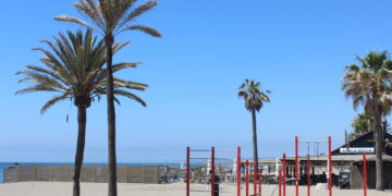 Nueva zona de calistenia en la playa de La Rada en Estepona