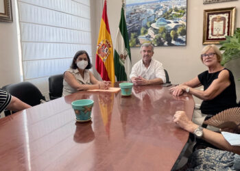 El Ayuntamiento amplía la cesión de locales a la Asociación de Familiares de Alzheimer de Estepona