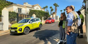 El incendio de Mijas obliga a cortar la A-387 y a continuar con los desalojos