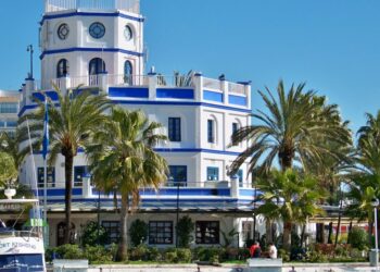 Atropellada una mujer de 70 años en la entrada del Puerto Deportivo de Estepona