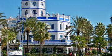 Atropellada una mujer de 70 años en la entrada del Puerto Deportivo de Estepona