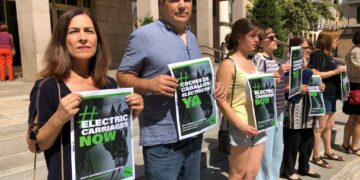 PACMA inicia una campaña para sustituir los coches de caballos por eléctricos en Andalucía