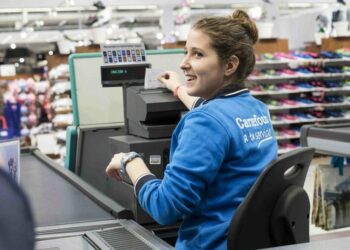 Carrefour contrata a 1.560 personas para la campaña de verano en Andalucía