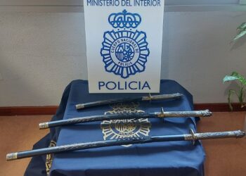 Detenido un padre y su hijo en Marbella por agredir con una catana al responsable de la obra contigua a su casa