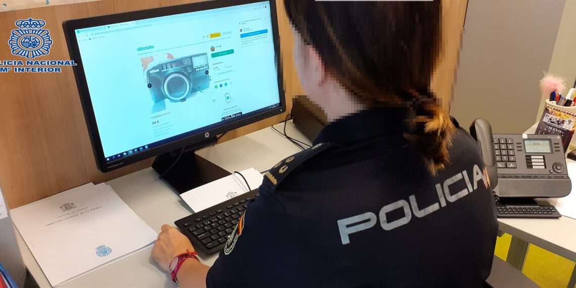 Tres detenidos en Málaga de una red internacional que defraudó más de 3 millones mediante ciberestafas