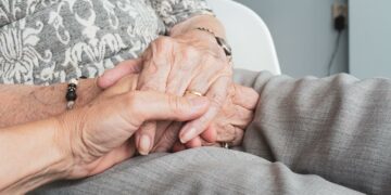 Marbella firma un convenio con la Asociación de Alzheimer de la ciudad