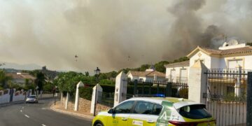 El incendio de Mijas cumple su tercer día con dos zonas intensas aún por controlar