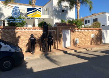 Detenido en Marbella el líder de una banda que blanqueaba dinero con la compraventa de coches de lujo en Málaga