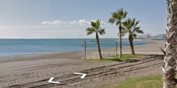 Muere un bañista en la Playa de la Caleta de Málaga