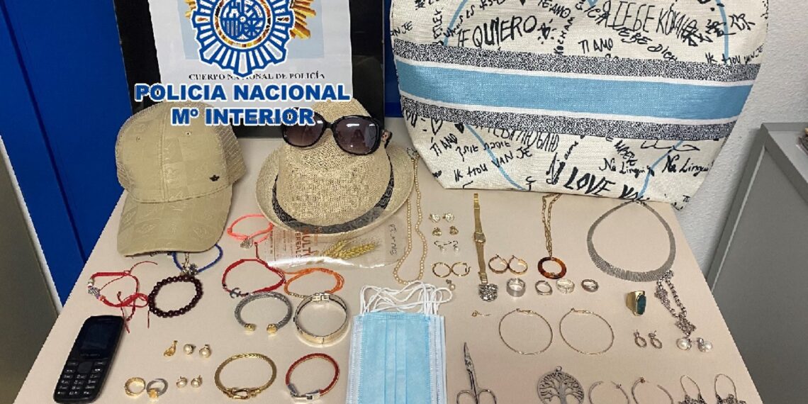 Desarticulada en Torremolinos una célula de una red de robos en domicilios con la técnica del resbalón