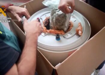 Detenida una organización criminal que transportaba droga oculta en termos de agua