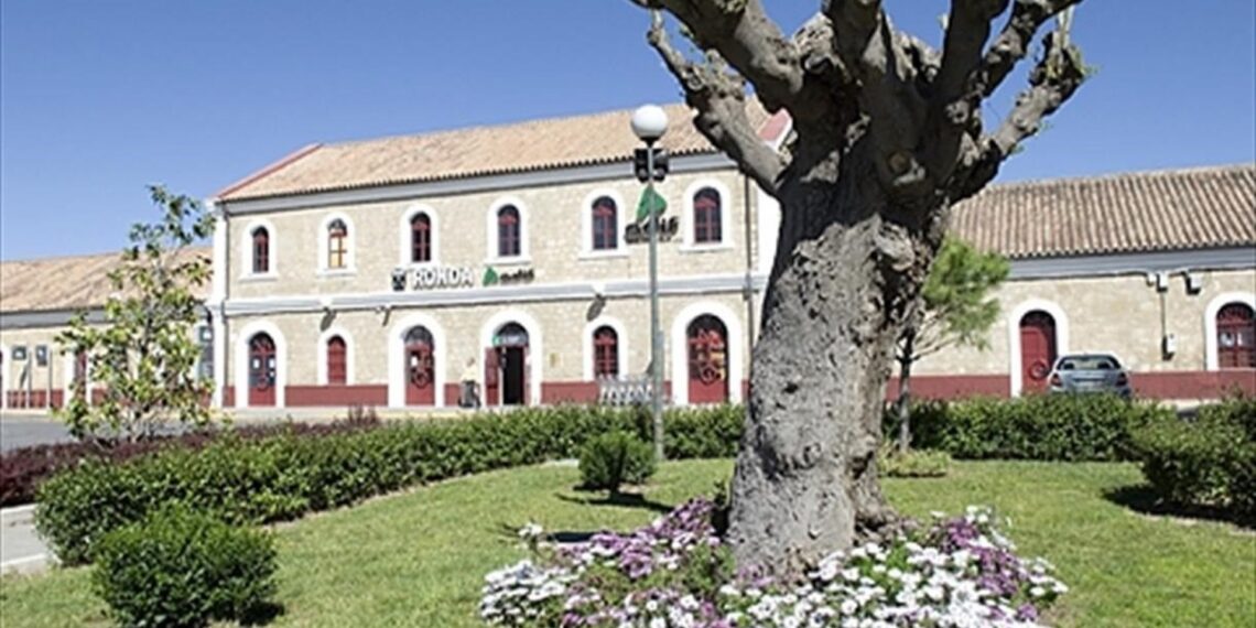 El descarrilamiento de un vagón de mercancías impide la circulación por la estación de Ronda