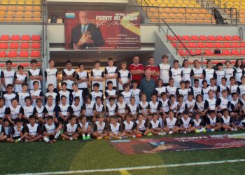 Vicente del Bosque visita su campus de verano en Estepona