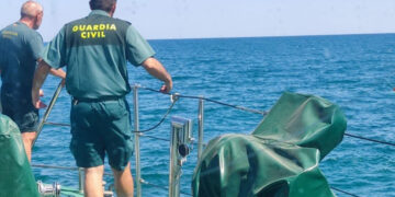 Hallan un cadáver en el mar en Marbella, entre Cabopino y Mijas