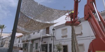 Comienza la colocación del sombreado en la calle Mar