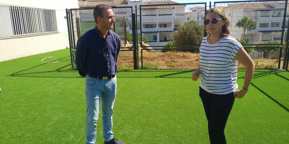 Renovados los patios infantiles de los colegios San Luis y Maicandil