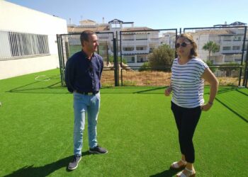 Renovados los patios infantiles de los colegios San Luis y Maicandil