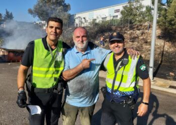 El chef José Andrés, en el operativo para sofocar las llamas del incendio de Estepona