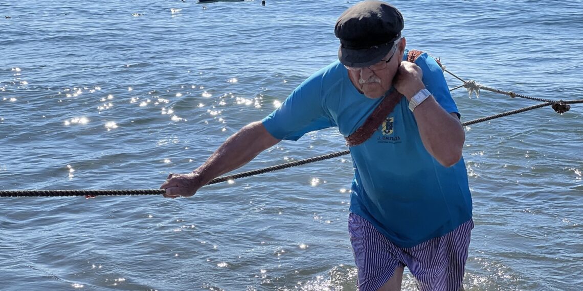 La playa de Los Boliches de Fuengirola acoge este lunes una nueva escenificación de La Tirada del Copo