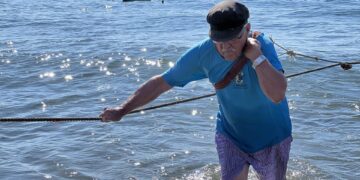 La playa de Los Boliches de Fuengirola acoge este lunes una nueva escenificación de La Tirada del Copo