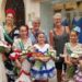 Estepona celebra el Día del Turista con el tradicional reparto de flores y descuentos en actividades de ocio