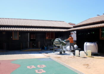 Estepona recibe 130 actuaciones de mejora en los centros educativos durante la temporada de verano