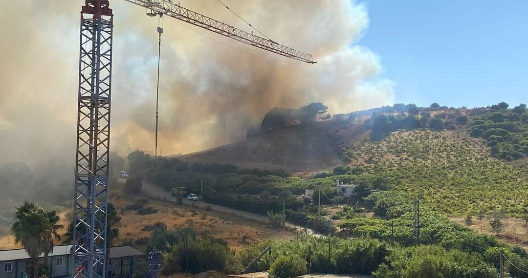 El PSOE acusa a García Urbano de convertir Estepona en una ratonera tras incendios como el de ayer
