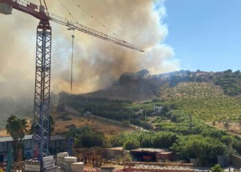 El PSOE acusa a García Urbano de convertir Estepona en una ratonera tras incendios como el de ayer