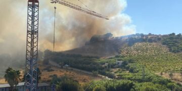 El PSOE acusa a García Urbano de convertir Estepona en una ratonera tras incendios como el de ayer